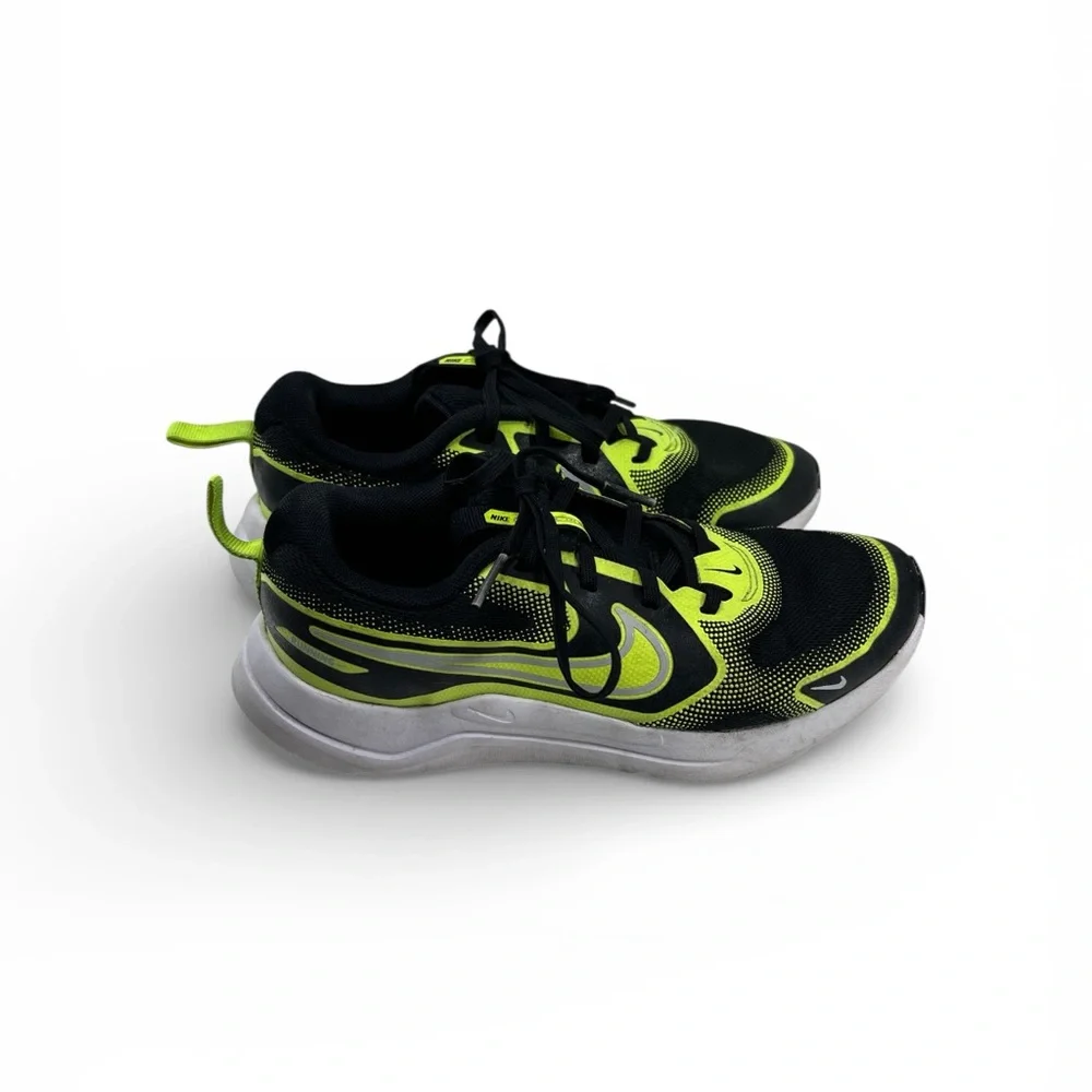 Nike Cosmic Runner Running Sneakers Youth Size 3.5